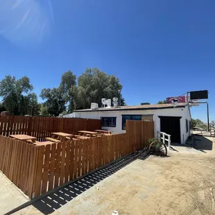 the outside of the restaurant