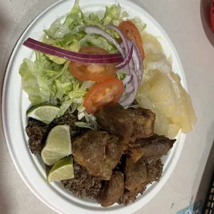 El Valle - Fried pork chunks, congris, cassava with mojo and salad.