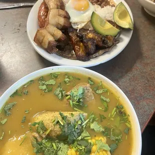 Sancocho de res y bandeja paisa