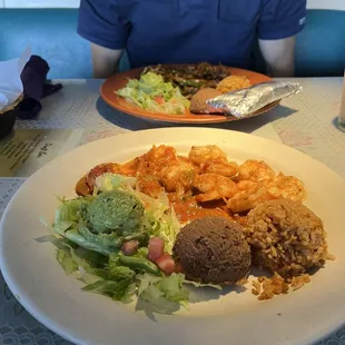 Camarones Rancheros and Haga Su Taco with horchatas