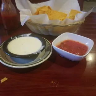Chips n salsa with queso