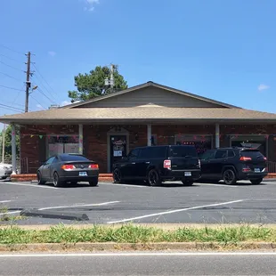 This was formerly a pizza and ice cream spot.