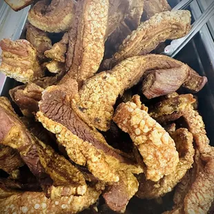 Chicharrones con carne