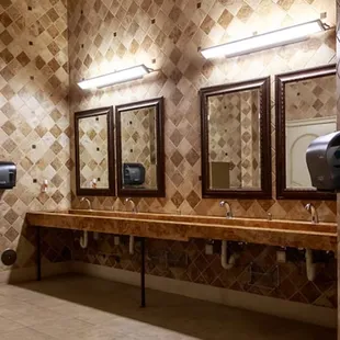 Restroom | La Dolce Vita