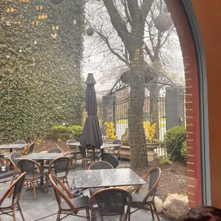 Courtyard at LDV. - beautiful brunches await.