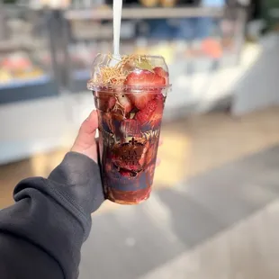 Dubai chocolate strawberries