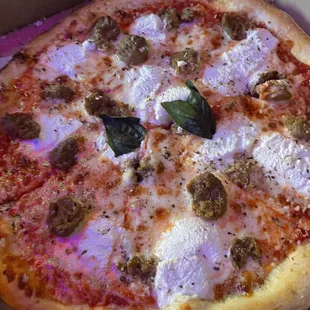Meatball and ricotta pizza