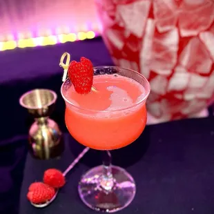 Strawberry skinny margarita