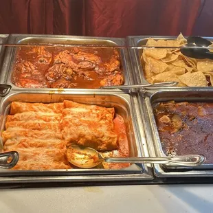Sunday Brunch! Beef fajita, enchiladas and other amazing dishes. All fresh!