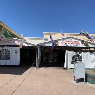 the outside of the restaurant
