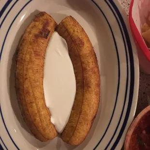 Plantains with sour cream