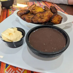 Fried plantains with crema