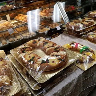 Rosca de Reyes! Warm right out of the oven! $15 for small ones $25 for large ones! So beautiful!