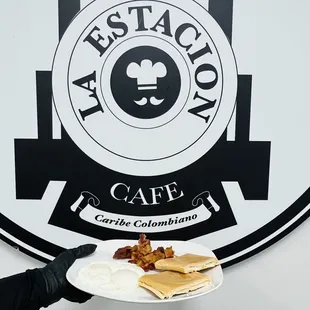 Huevos fritos con bacon y tostada cubana