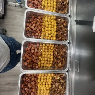 Picada macondo: Chicharrón, chorizo y papita criolla