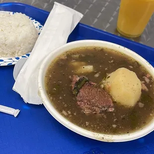 Sancocho, white rice and passion fruit juice