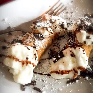 Cannoli.... yum!