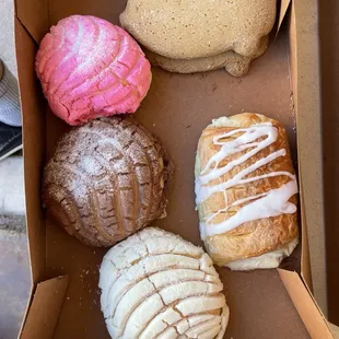 Conchas, marranitos, cheese danish