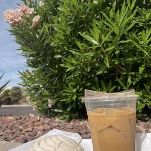 Vanilla concha &amp; iced churro latte