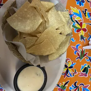 queso and chips