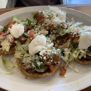 Sopitos with carnitas