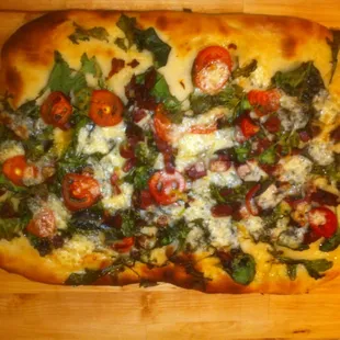 Wood fired pizza w/Arugula, fresh mozzarella and cherry tomatoes, finished with a dusting of Pecorino