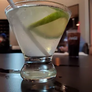 a drink with a lime slice in it