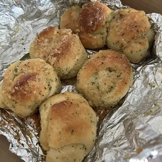 6 Garlic Knots