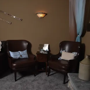 Cozy seats next to the fireplace