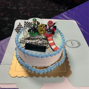 Great decorations but I wish they had told me to be more careful with the cake in the box