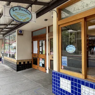 the outside of a restaurant