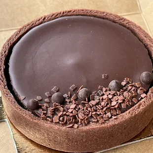 Tart au chocolat, the filling separates from the shell, which is quite weird