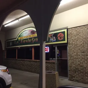 Strip mall restaurant front
