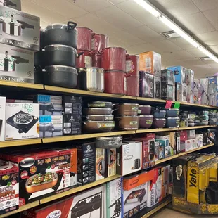 If you accumulate enough member points you can choose from any pan/pot combo.