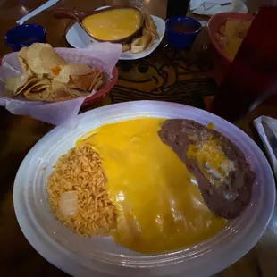 Gigi's Cheese Bomb, Chips &amp; Salsa, Queso Dip