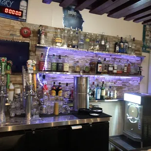 Bar!