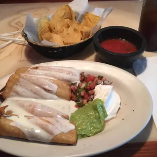 Taquitos Mexicanos with cheese dip topping.