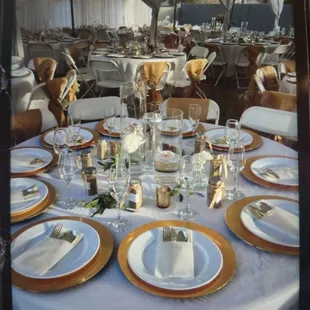 The 2 elegant tents made it possible for all of our guests to stay warm outdoors in Feb!