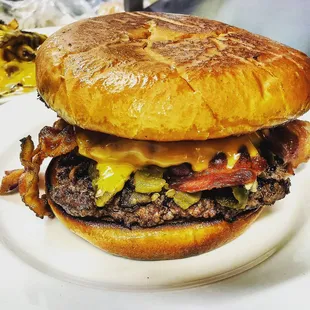 a cheeseburger on a plate