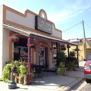 the outside of a restaurant