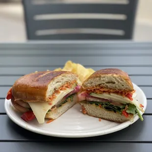 Vegetable Sandwich with kettle Chips