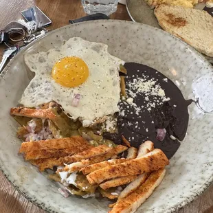 Chilaquiles with egg and chicken
