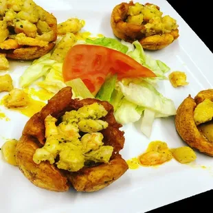 tostones rellenos de pescado o camarones o mixto