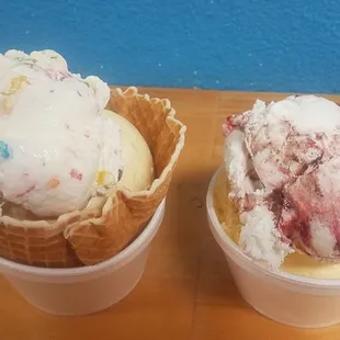 (2) 2 Scoops Ice Cream Fruity Pebbles + Vanilla Gansitos + Vanilla