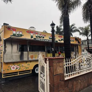 outside view of Flor de Jalisco