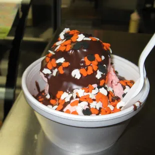 My sundae--piñon ice cream with chocolate sauce and sprinkles.