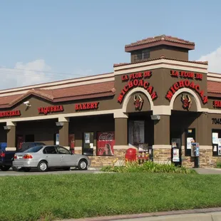 the outside of a restaurant