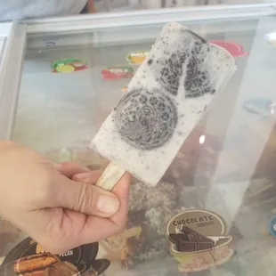 Cookies and cream paleta!