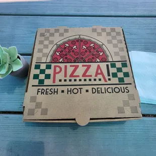 There's a Mamma Mia 10" pizza in that box.