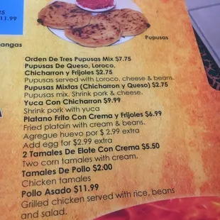 Orden de tres pupusas mix. Thought they would all be different, but I guess "mix" means chicken and cheese.